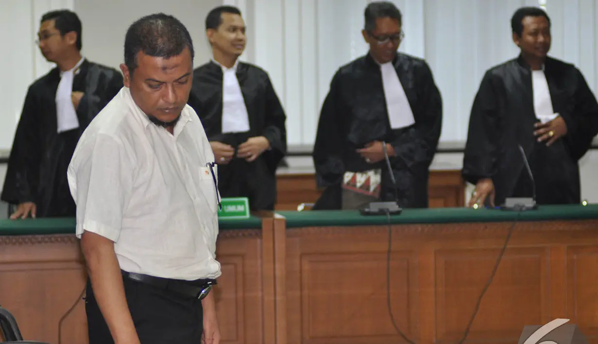 Tak ada senyum di wajah Ramadhani Ismy usai mendengar tuntutan jaksa kepada dirinya sebanyak 7,5 tahun penjara, Pengadilan Tipikor, Jakarta. Foto diambil pada Senin (1/12/2014). (Liputan6.com/Miftahul Hayat)