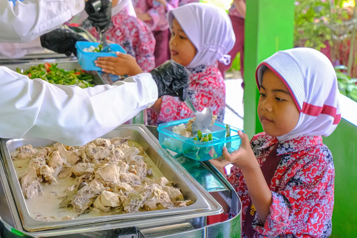 Program Revolusi Makan Siang untuk Dukung Siswa Dapat Makan Bergizi dan Lezat di Sekolah