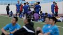 Pemain Timnas Vietnam bersiap melakukan latihan jelang lawan Indonesia dalam laga leg kedua semifinal Piala AFF 2016 di Stadion My Dinh, Hanoi, Vietnam, Selasa (6/12/2016). (Bola.com/Peksi Cahyo)