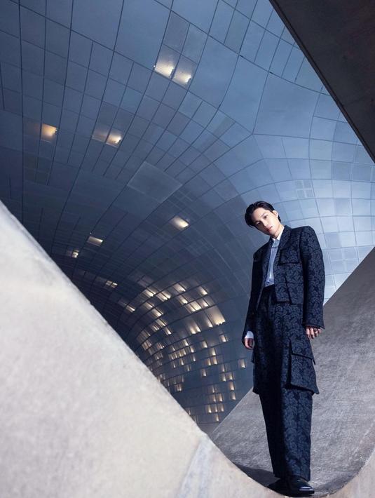 Kai EXO sebagai duta global Seoul Fashion Week 2022. (dok. Instagram @zkdlin/https://www.instagram.com/p/CTy_jqiPt4x/)