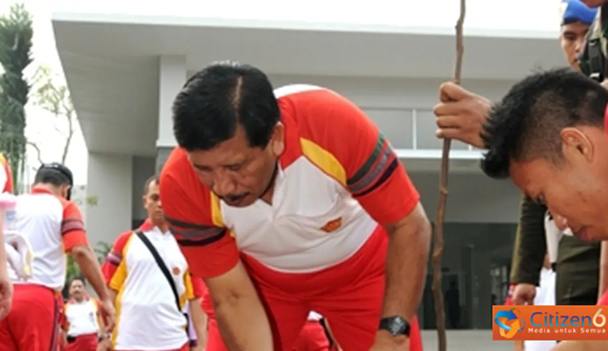 Citizen6, Jakarta: Usai memasuki finish, Panglima TNI, Ketua IKKT PWA, dan para Pejabat Mabes TNI menanam pohon di  halaman Kantor IKKT yang baru. (Pengirim: Badarudin Bakri).