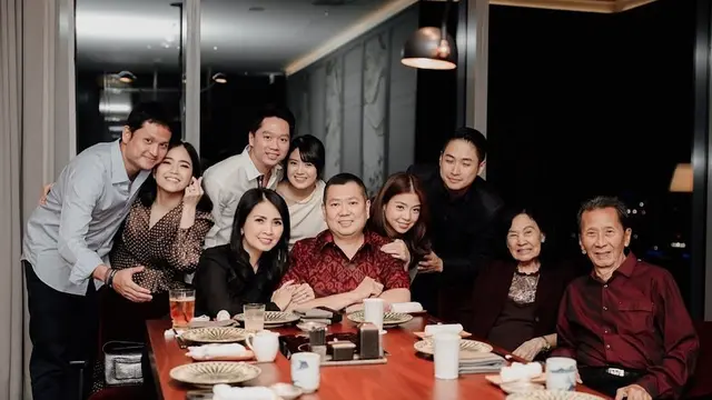 Tampil Serasi dengan Kekasih, Ini 7 Potret Kevin Sanjaya di Ulang Tahun Calon Mertua