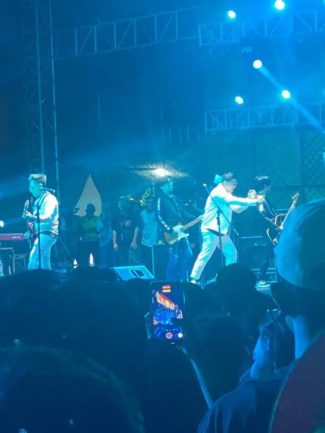 Kangen Band Memukau Penonton dengan Aksi Panggung Spektakuler di Singaraja Fest