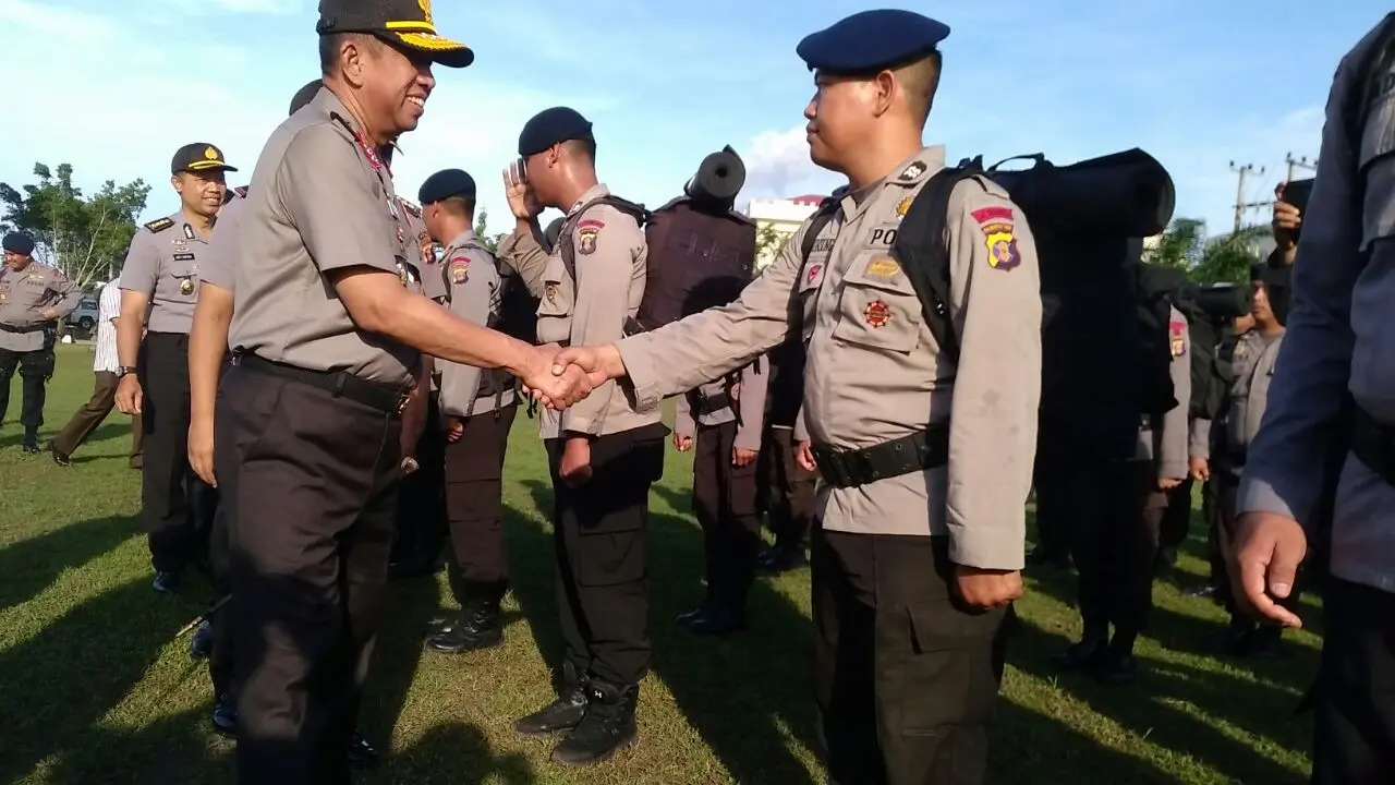 Pasukan Brimob turut membantu TNI meningkatkan pengamanan di sepanjang perbatasan Indonesia – Malaysia. (Liputan6.com/Abelda Gunawan)