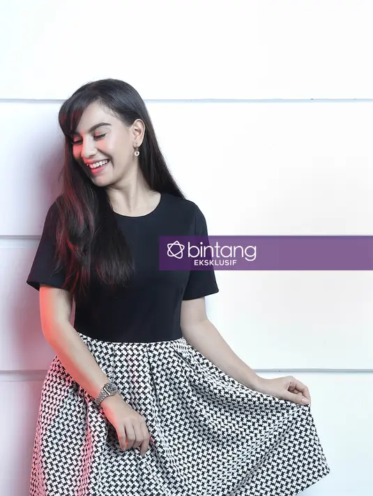 "Untuk sekarang, urusan asmara biar buat pribadi aku saja dahulu. Kecuali nanti kalau sudah serius ke jenjang pernikahan, baru dikenalin. Kalau sekarang namanya masih muda, ya kita nggak tahu ya," ujarnya. (Galih W. Satria/Bintang.com)