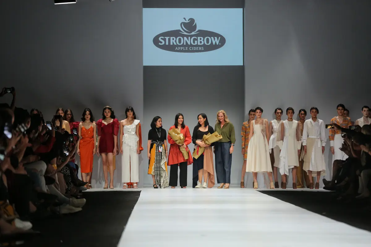 Koleksi Segar dan Dinamis dari Dua Perancang Muda Tanah Air di JFW 2020