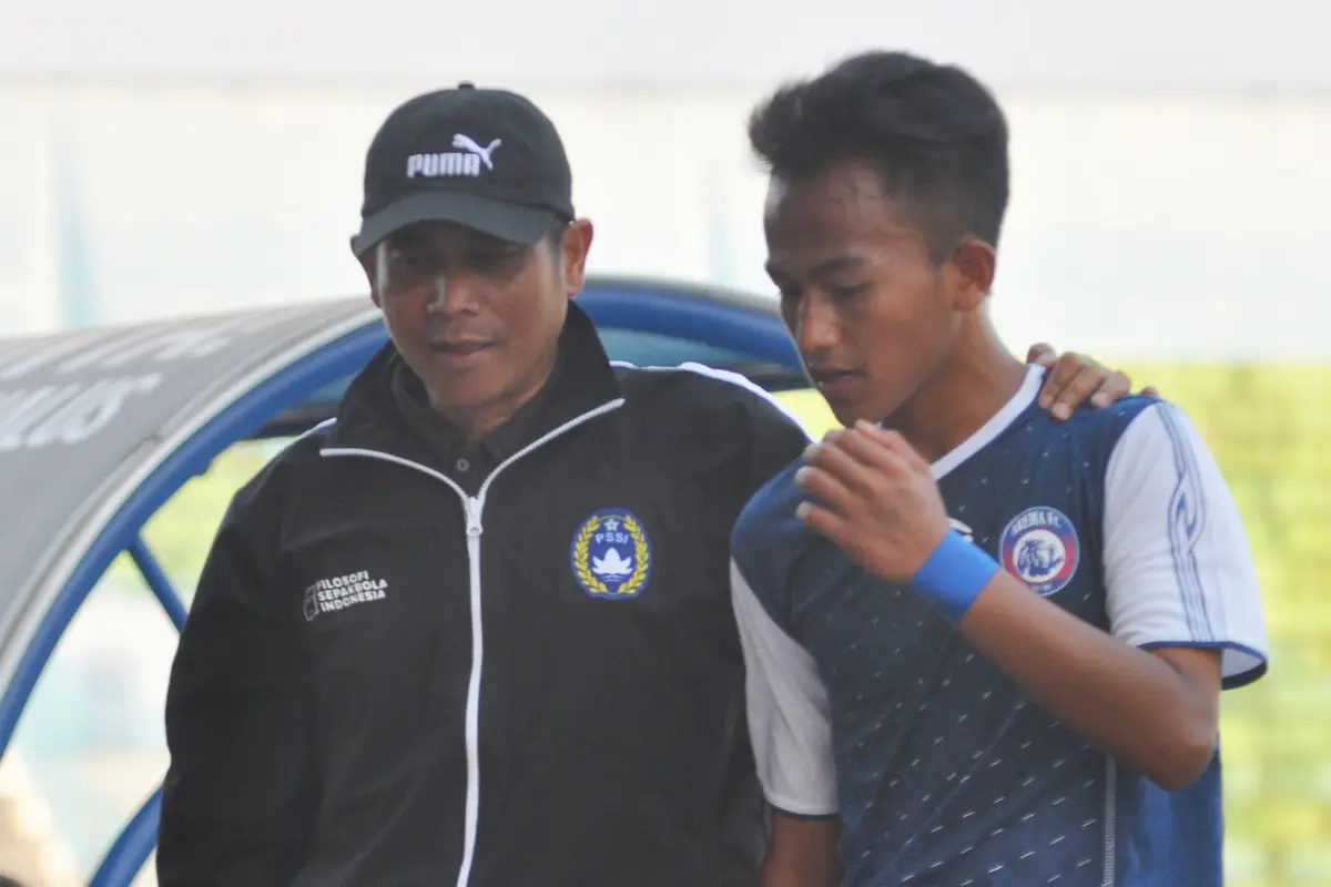 Pelatih Arema U-19, Joko Susilo. (Bola.com/Iwan Setiawan)