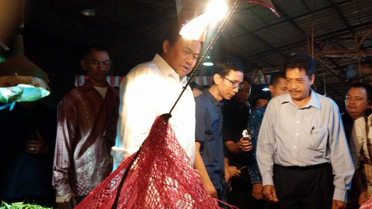 Mendag Minta Kebersihan Pasar Induk Kramat Jati Diperhatikan