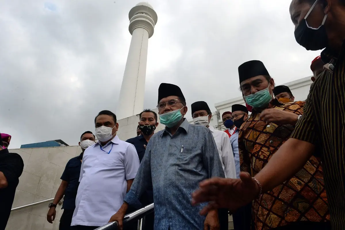Jusuf Kalla menyambangi Masjid Agung Al Azhar, Jakarta Selatan, Rabu (3/6/2020). (foto: istimewa)