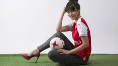 Olivia Fendry mengaku bahwa saat ini dia sedang menjalani training sebagai penyiar radio. (Bola.com/Peksi Cahyo)