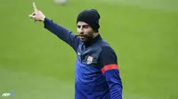 Pique Jelaskan Kenapa MU Cuma Buang Waktu Kejar Fabregas