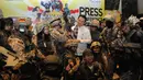 Wakil Gubernur DKI Jakarta Basuki Tjahaja Purnama (tengah) menyambangi pecinta cosplay di Balaikota DKI Jakarta, (10/10/2014). (Liputan6.com/Herman Zakharia)