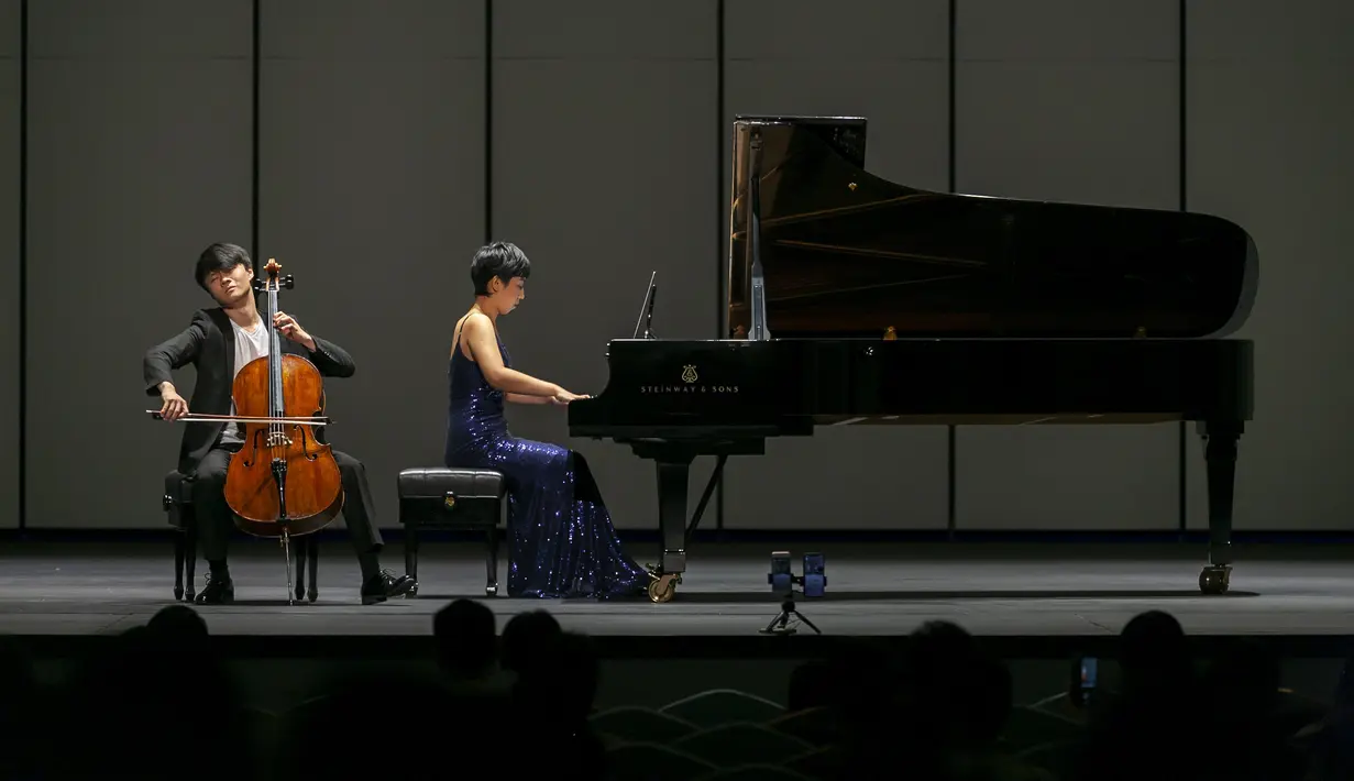 Sebuah pertunjukan musik dipentaskan di Gedung Konser Shanghai (Shanghai Concert Hall) di Shanghai, China timur (6/9/2020). Gedung yang dibangun pada 1930 itu dikenal sebagai bangunan kebudayaan penting di Shanghai. (Xinhua/Wang Xiang)