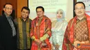 Citizen6, Medan: Foto bersama Fachri M,Gatot Puju Nugroho,Fadel M, Ibu Fachri M dan Rheinal Kasali. (Pengirim: Efrimal Bahri)