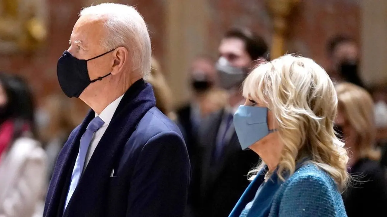 Joe Biden mengenakan busana rancangan Ralph Lauren di acara pelantikan dirinya sebagai Presiden Amerika Serikat yang ke 46