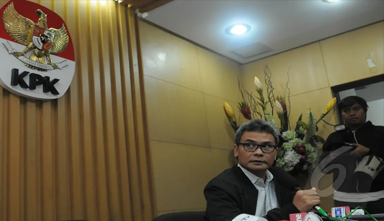 Johan Budi saat memberikan keterangan pers terkait kasus yang menimpa pimpinan KPK di Kantor KPK, Jakarta, Kamis (5/2/2015). (Liputan6.com/Herman Zakharia)