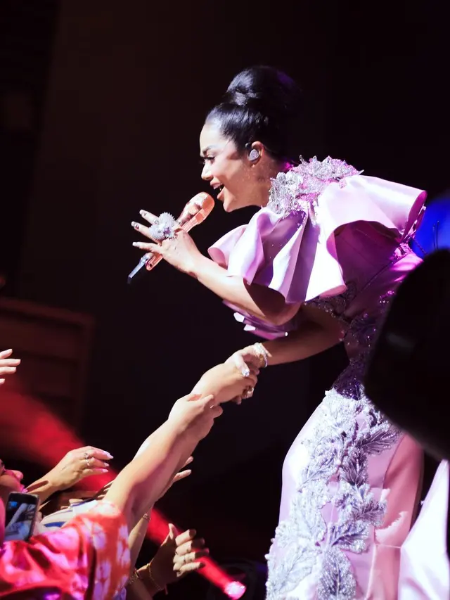 Kris Dayanti konser di Singapura (Instagram/krisdayantilemos)