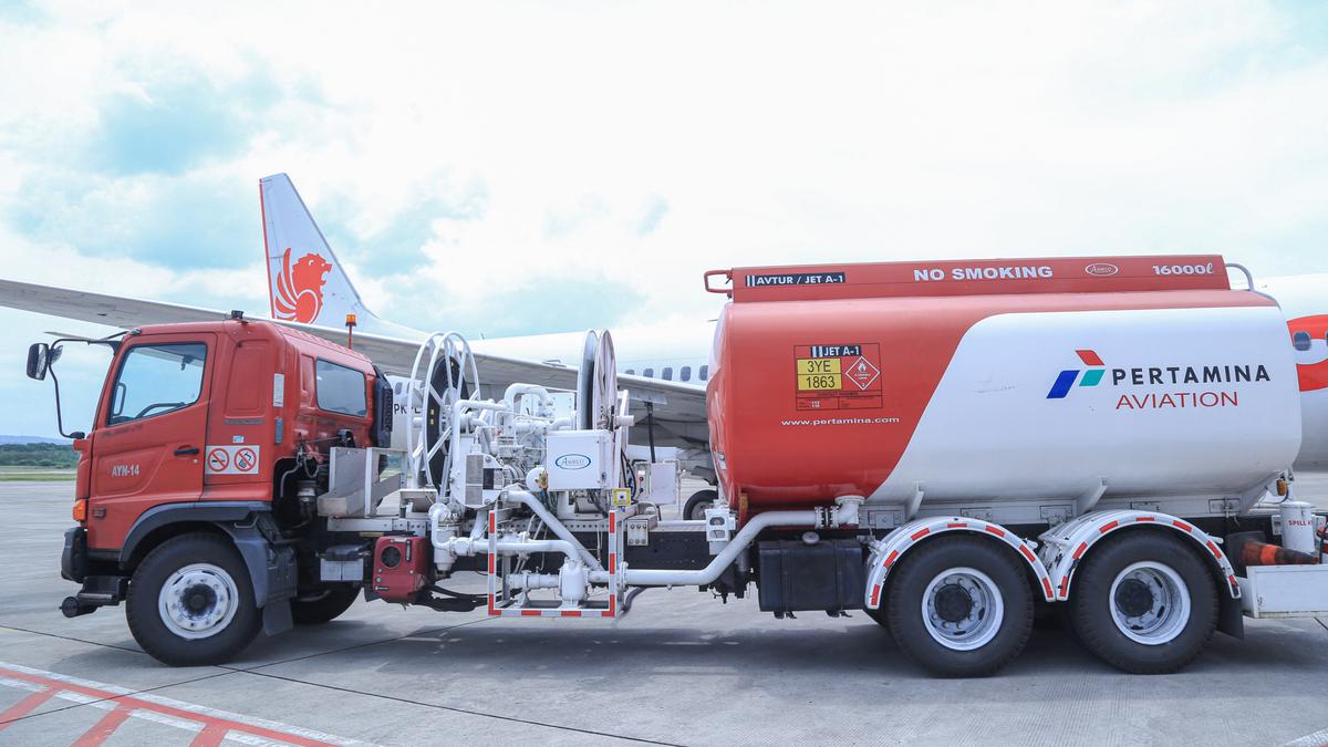 Selain BBM Nonsubsidi, Pertamina Pangkas Harga Avtur