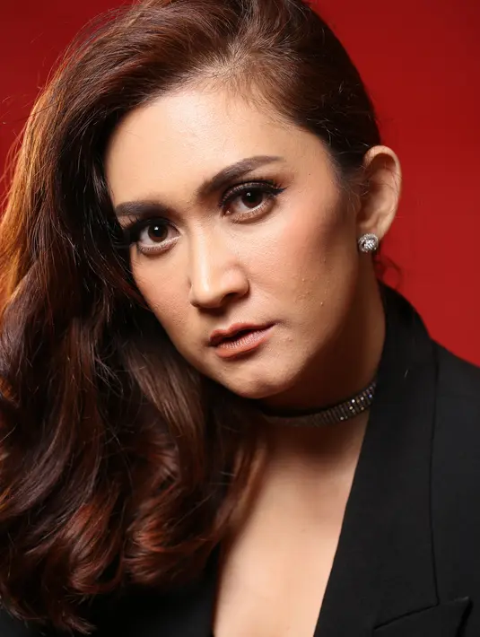 "Saksi mengatakan bahwa ketika pengugat mengandung, tergugat sering tidak pulang dengan alasan syuting. Kemudian, pertengkaran pun jadi sering terjadi," kata Mery Taat Ketua Majelis Hakim ketika membacakan amar putusannya. (Febio Hernanto/Bintang.com)