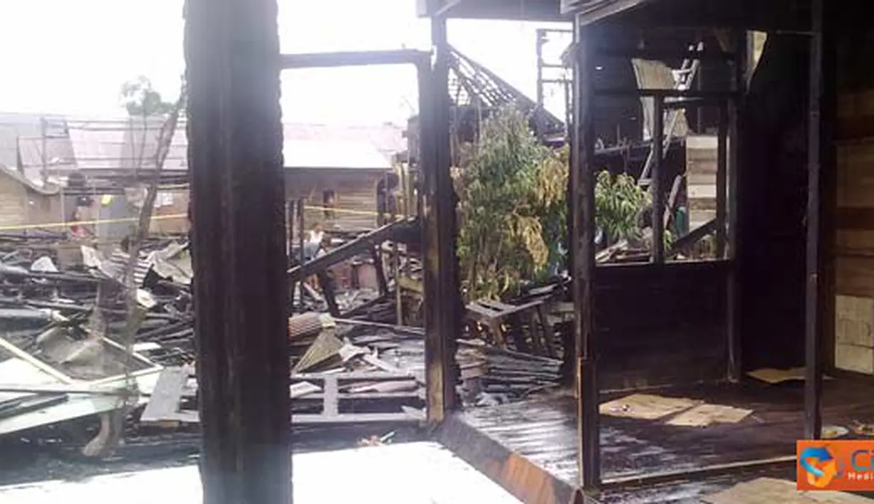 Citizen6, Banjarmasin: Menghanguskan 15 rumah, diantaranya 10 rumah pribadi dan lima rumah kontrakan. (Pengirim: Ibe Pademawoe) 