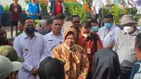 Mensos Tri Rismaharini memantau lumbung sosial untuk melayani pengidap kusta di Pulau Kei Besar Maluku Tenggara. (Liputan6.com/Achmad Sudarno)