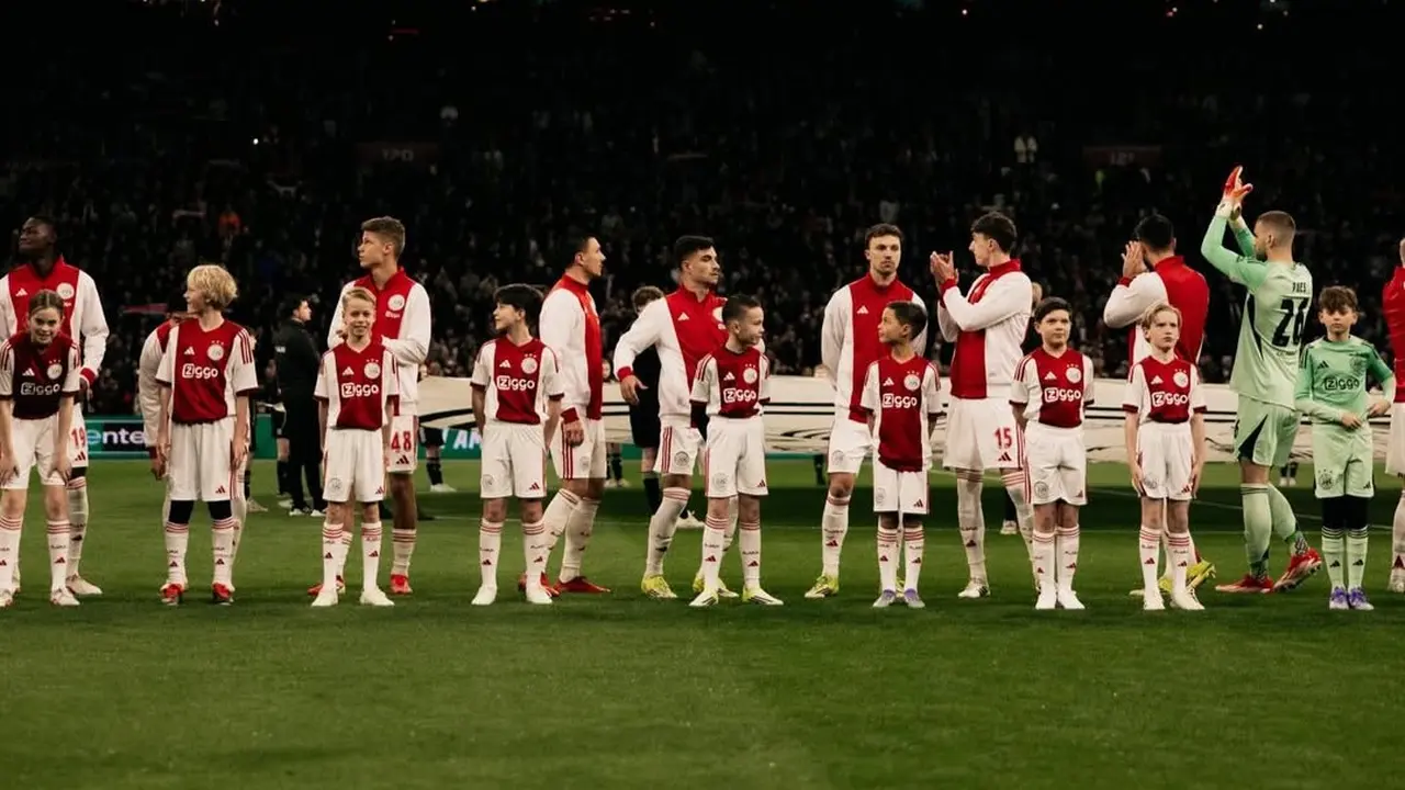 Maarten Paes - Ajax Amsterdam