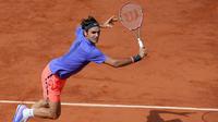 Petenis asal Swiss, Roger Federer, mengumumkan bakal absen pada turnamen tenis Grand Slam Prancis Terbuka 2017 lewat situs resminya, Senin (15/5/2017). (AP Photo/David Vincent)