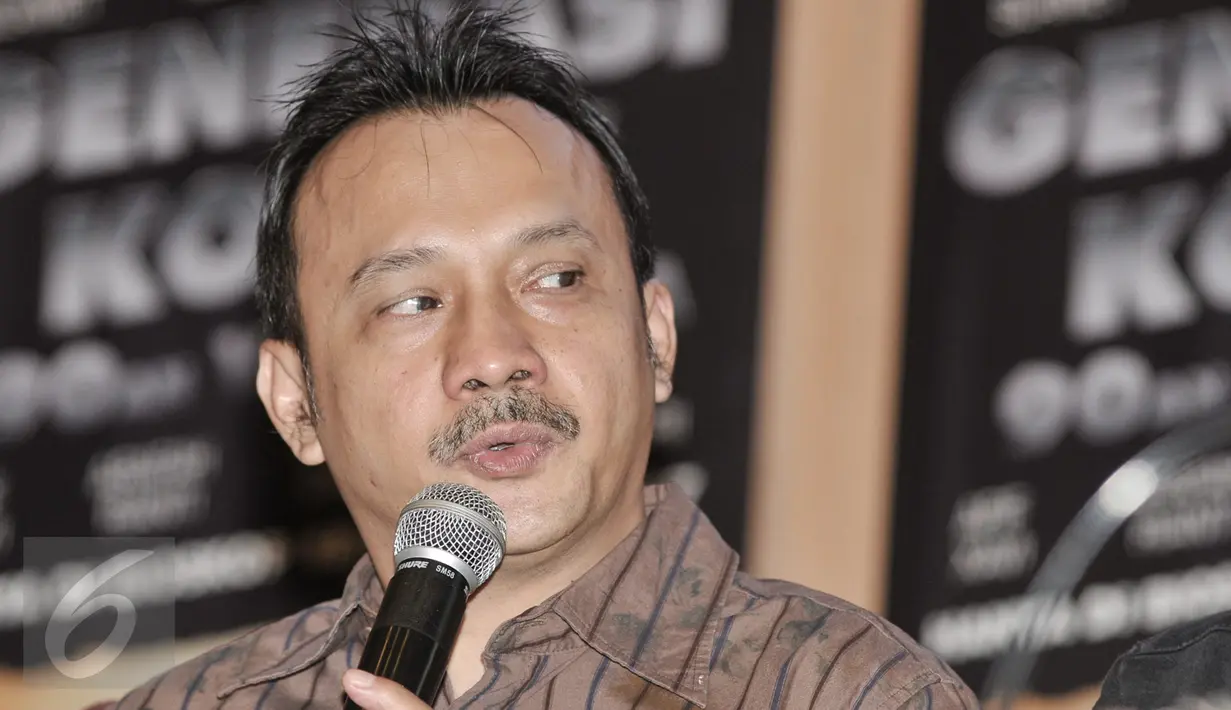 Adi Bing Slamet menceritakan pengalamannya bermain film dengan para Komika dalam film 'Generasi Kocak 90an vs Komika, Jakarta, Selasa (24/1). (Liputan6.com/Yoppy Renato)