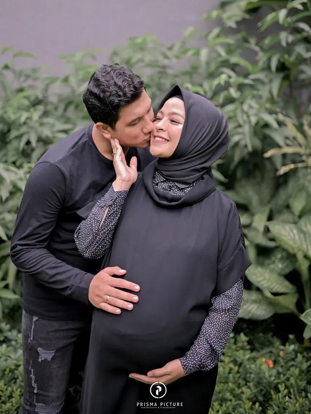 Hamil Anak Kedua, Ini 6 Pesona Tantri 'Kotak' Saat Maternity Shoot