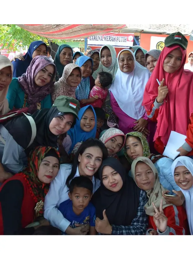 Resmi 15 Tahun Jabat Anggota DPR, Ini 6 Potret Rieke Diah Pitaloka Turun Lapangan