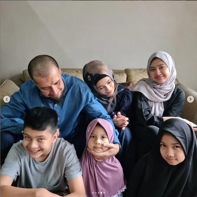6 Potret Primus Yustisio dan Jihan Fahira Bareng 4 Anaknya, Jarang Tersorot