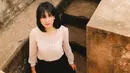 Pemeran Aida di sinetron SCTV Pesantren Rock n'Dut terlihat memesoana saat tampil berponi. Apalagi Nadya Arina juga memperhatikan pakaian yang dipakainya. Dengan pakaian warna putih seperti ini membuatnya terlihat cantik. (Liputan6.com/IG/@nadyaarina)