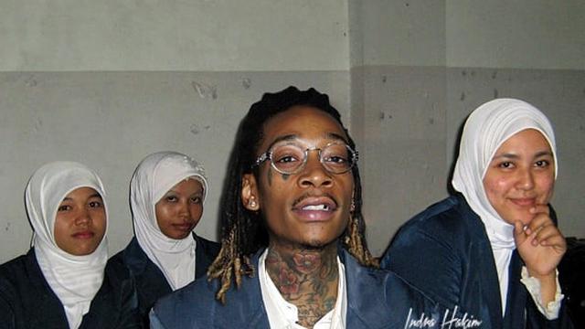 6 Editan Foto Wiz Khalifa Jika Tinggal di Indonesia Ini Bikin Ngakak