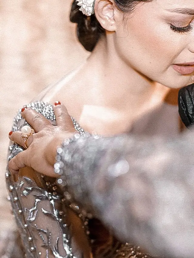 Clara Bernadeth tampil menawan saat prosesi siraman (Foto: Instagram/@clarabernadeth)
