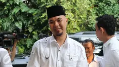 Musisi Ahmad Dhani saat tiba di kawasan Imam bonjol untuk deklarasi Orang Kita, Jakarta, Jumat (13/05/2016). Deklarasi Orang Kita, gerakan mendukung Gubernur DKI yang bisa membawa Jakarta Beradab dan Bermartabat.(Liputan6.com/Herman Zakharia)