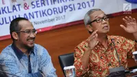 Mantan pimpinan KPK, Abraham Samad dan M Busyro Muqoddas (kiri ke kanan) menyampaikan pandangan kepada peserta Diklat & Sertfikasi Penyuluh Antikorupsi di Gedung KPK, Jakarta, Senin (27/11). (Liputan6.com/Helmi Fithriansyah)