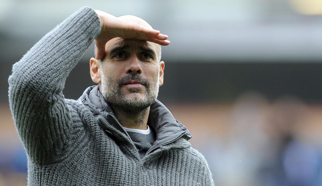 Pelatih Manchester City, Josep Guardiola, saat melawan Burnley pada laga Premier League di Stadion Turf Moor, Minggu (28/4). Manchester City menang 1-0 atas Burnley. (AP/Rui Vieira)