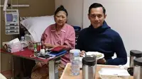 Agus Harimurti Yudhoyono (AHY) berbuka puasa bersama Ani Yudhoyono. (dok.Instagram @agusyudhyono/https://www.instagram.com/p/BxHpfy2H1gh/Henry
