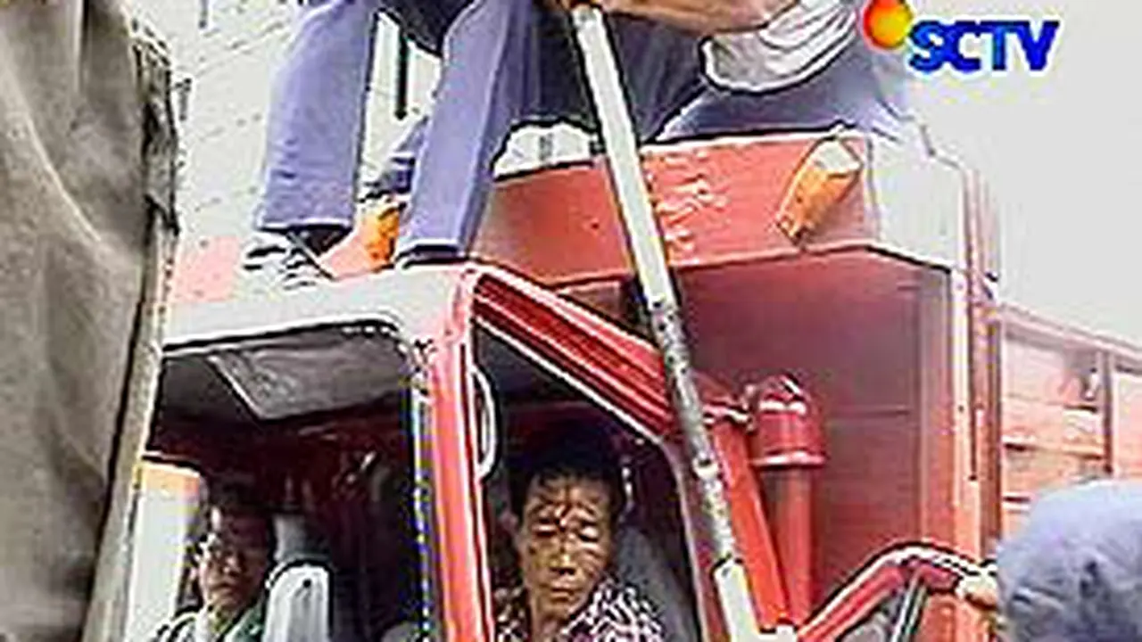 281205btabrakan.jpg