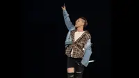 Tampil sekejap di depan penggemar, Taeyang `Big Bang` memanaskan panggung Saranghayeo Indonesia.