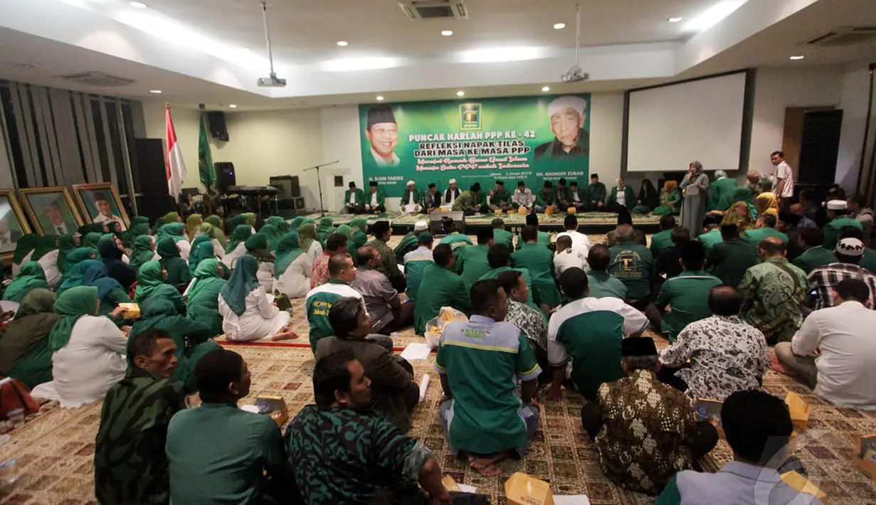 Suasana malam peringatan Hari Lahir PPP ke-42 oleh kubu Djan Faridz di Kantor DPP PPP, Jakarta, Senin (5/1/2015). (Liputan6.com/Faizal Fanani)