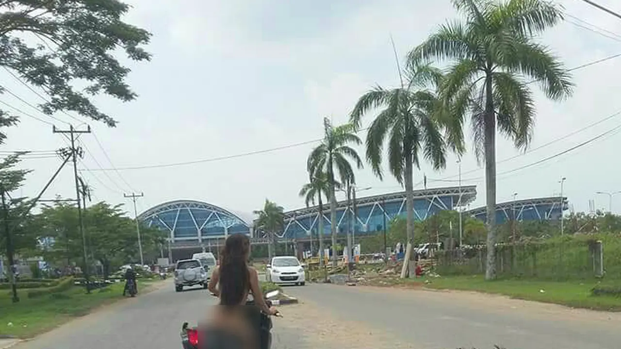 Perempuan Bugil