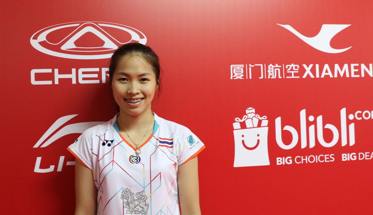 Ratchanok Intanon, sang juara dunia tunggal putri 2013 asal Thailand. (Bola.com/Arief Bagus)