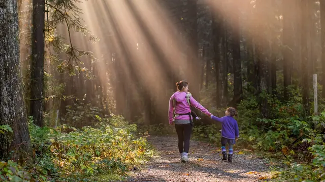 Ilustrasi berjalan-jalan, bermain dengan anak