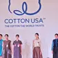 Koleksi Lekat Dua berkolaborasi dengan PT. Lucky Print Abadi di Indonesia Cotton Day 2019, Jakarta, 29 Oktober 2019. (Liputan6.com/Asnida Riani)