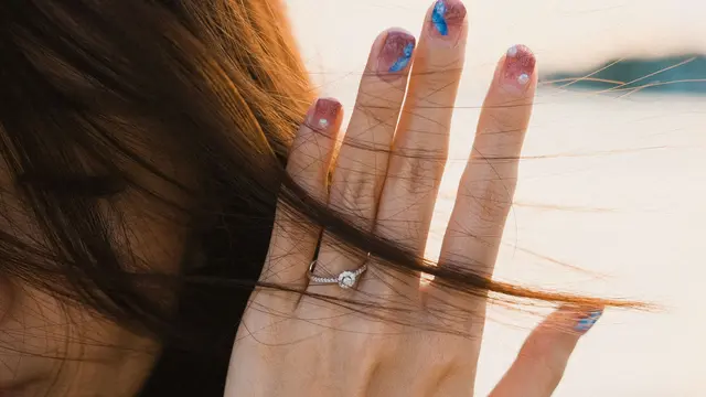 Tips Memilih Desain Gem Nails Sesuai Gaya