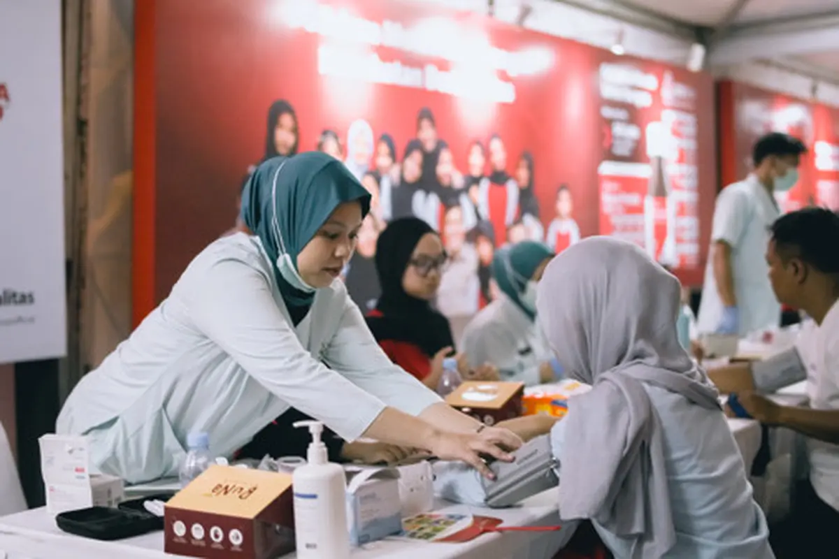 Pemeriksaan tekanan darah perlu dilakukan secara rutin.