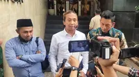 Polisi memeriksa Relawan Jokowi Mania atau Joman yang melaporkan Dosen Universitas Negeri Jakarta (UNJ) Ubedilah Badrun. (Liputan6.com/Ady Anugrahadi)
