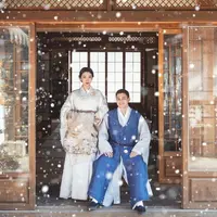Gelar pernikahan di Bali, intip gaya prewedding YouTuber Sunny Dahye dengan hanbok hingga gaun klasik. (Instagram/sunnydahye).