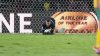 Kiper Timnas Indonesia, Maarten Paes, melakukan tiga penyelamatan gemilang pada babak pertama kontra Timnas Australia dalam laga kedua putaran ketiga Grup C kualifikasi Piala Dunia 2026 zona Asia, di Stadion Utama Gelora Bung Karno, Jakarta, Selasa (10/9/2024) malam WIB. (Bola.com/Abdul Aziz)